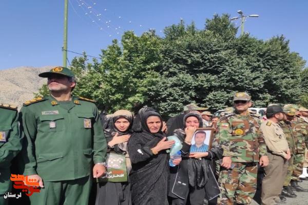 وداع با قهرمانان جاوید