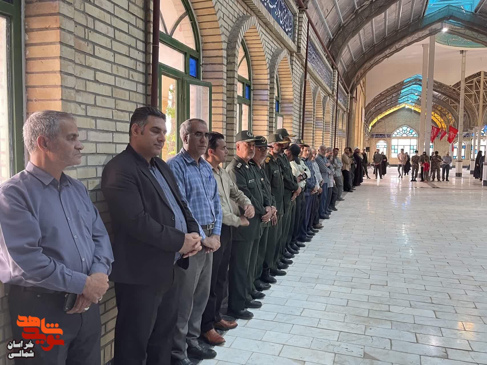 تصاویر/غبارروبی مزار شهدا به مناسبت گرامیداشت آزادسازی خرمشهر در خراسان شمالی