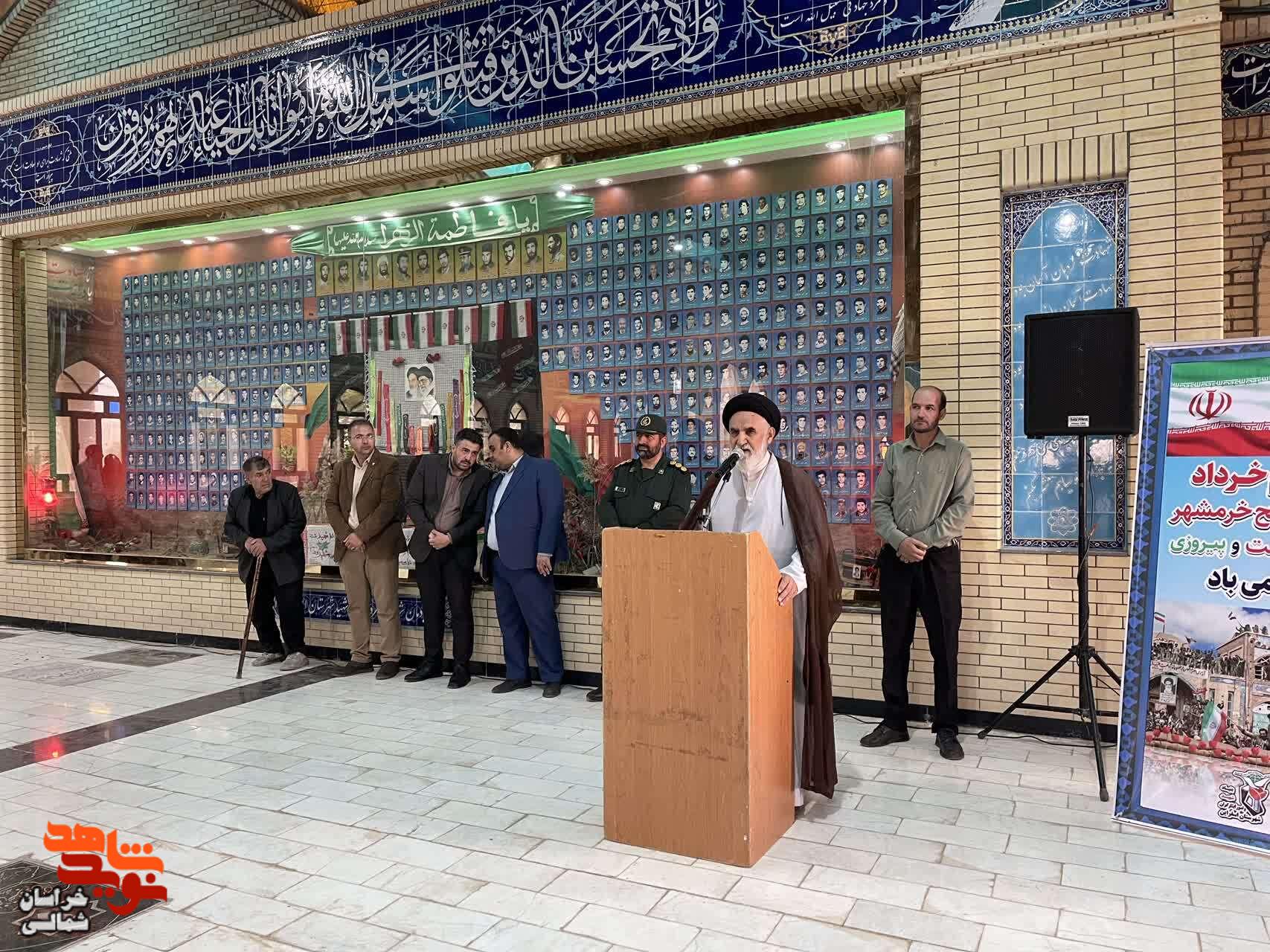 تصاویر/غبارروبی مزار شهدا به مناسبت گرامیداشت آزادسازی خرمشهر در خراسان شمالی