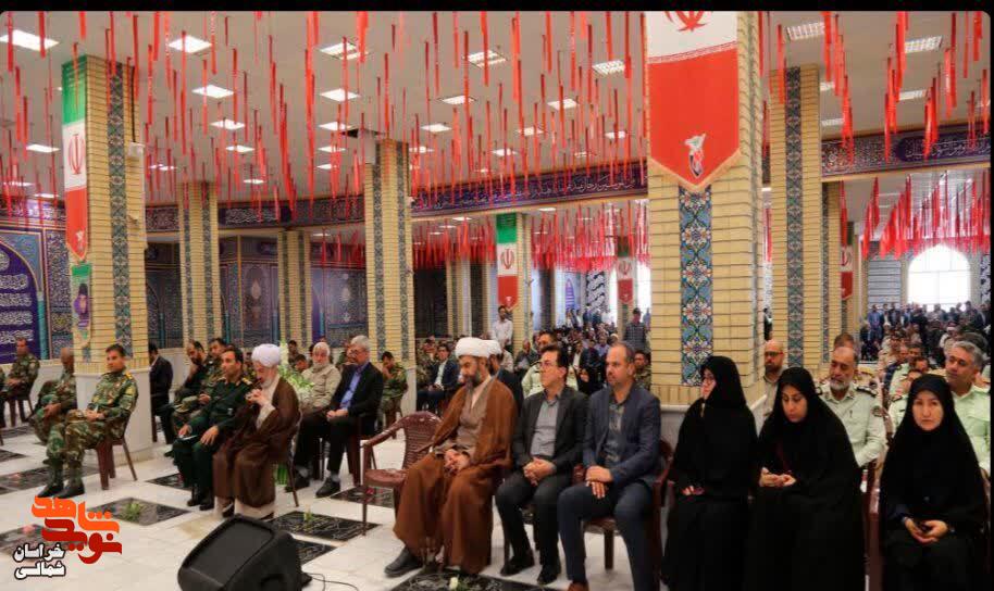 تصاویر/غبارروبی مزار شهدا به مناسبت گرامیداشت آزادسازی خرمشهر در خراسان شمالی