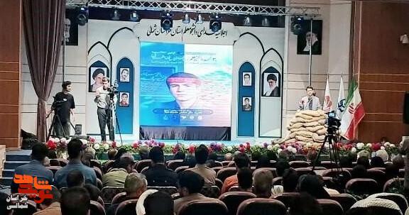 معلمان به عنوان افسران جنگ نرم علاوه بر هدایت جامعه، باید از مظلومان دفاع کنند