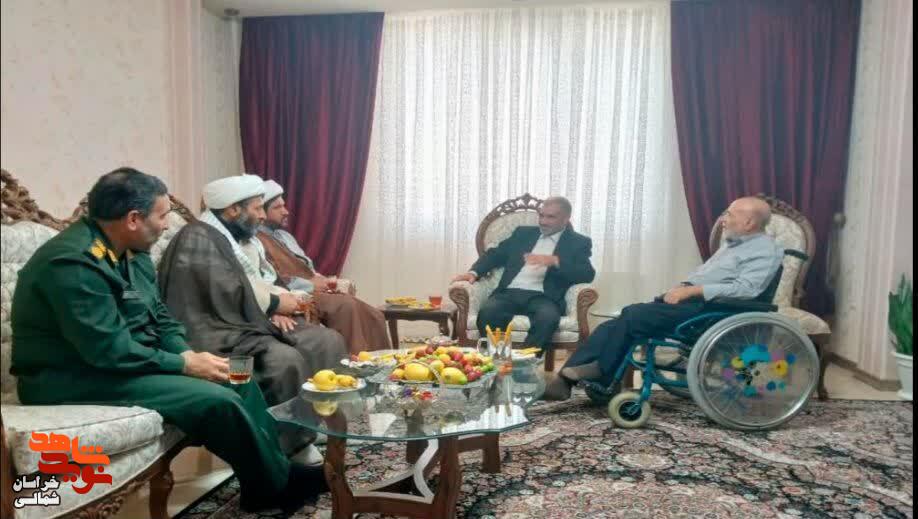 تصاویر/ دیدار مدیرکل حفظ آثار دفاع مقدس خراسان شمالی با خانواده شهید و پیشکسوتان دفاع‌مقدس