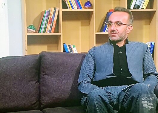 رضا رستمی: کتاب شهدای کردستان به دست خانواده...