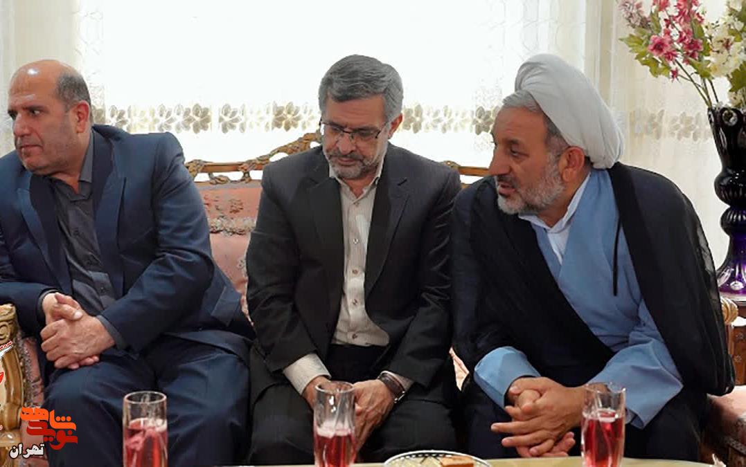 دیدار مدیرکل بنیاد شهید تهران با خانواده دانشمند شهید «عبدالحمید مینوچهر »