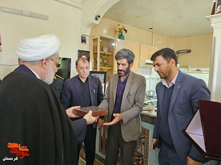 دیدار نماینده ولی‌فقیه در کردستان و مدیرکل بنیاد شهید با خانواده شهدای...