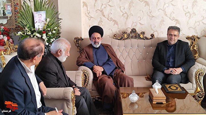 دیدار نماینده ولی‌فقیه در بنیاد شهید با خانواده شهیدان «خداویسی» و «مفاخری»...
