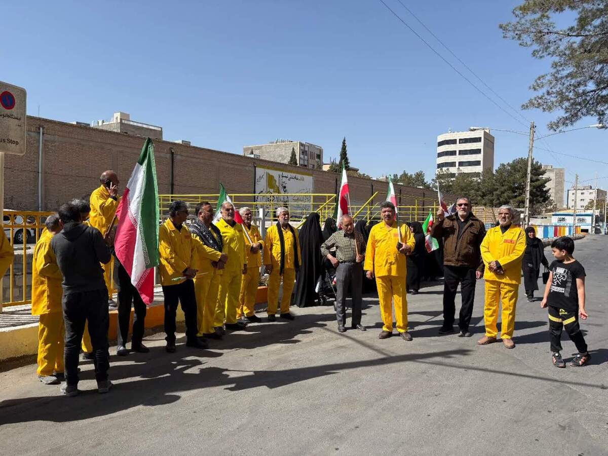 حضور آزادگان و خادمان شهدای غریب خراسان جنوبی در مراسم چهلم امام شهید