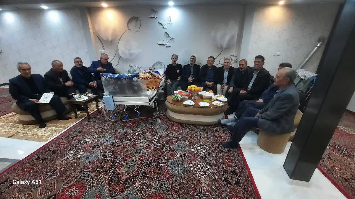 دیدار خادمان شهدای غریب اراک با جانباز جنگ رمضان