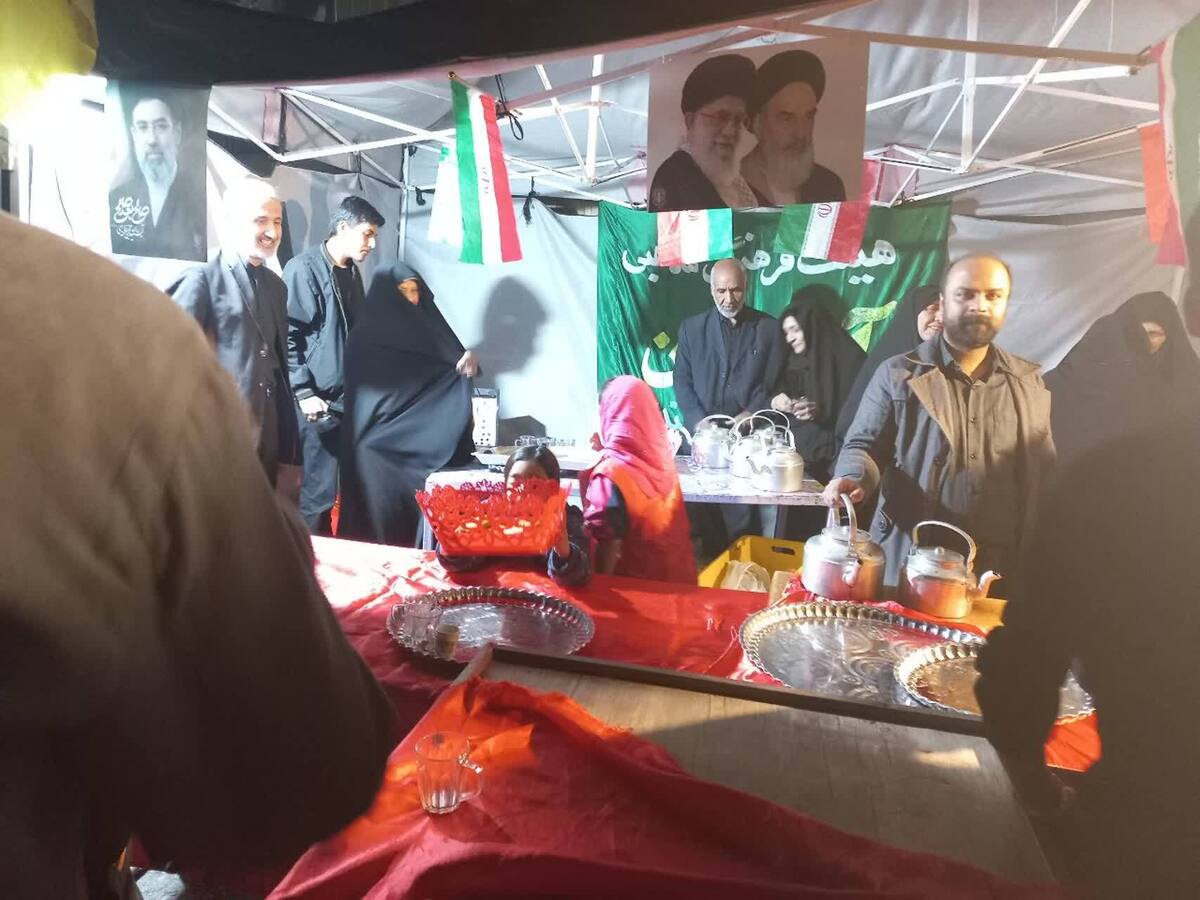 ایستادگی در سنگر خدمت؛ برپایی ایستگاه&zwnj;های صلواتی فرزندان آزادگان بیرجندی در کنار مردم