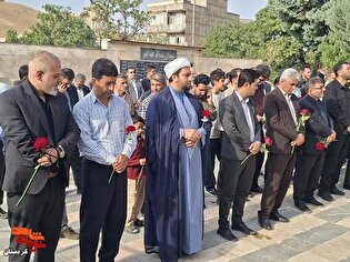 مزار شهدای سقز در نخستین روز هفته دولت گلباران...