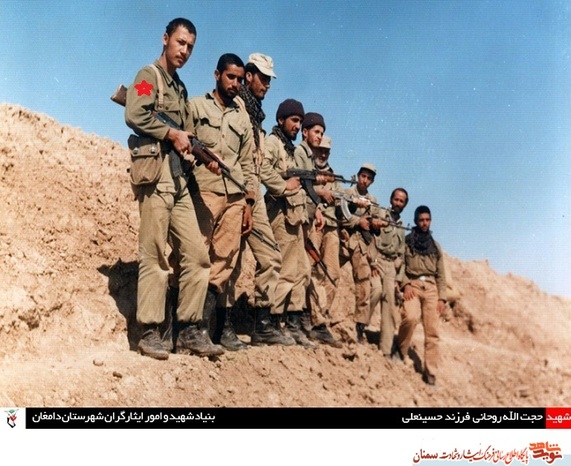 نفر اول از چپ شهید حجت‌الله روحانی