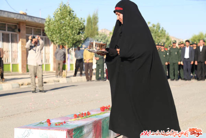 مراسم سنتی چمر تشییع و تدفین پیکر مطهر شهدای گمنام در شهرستان ملکشاهی