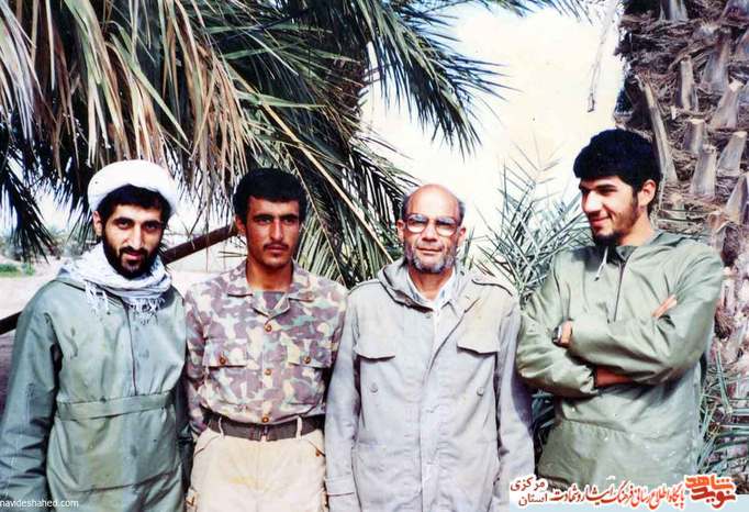 نفر دوم از چپ: شهید محمود مرادی