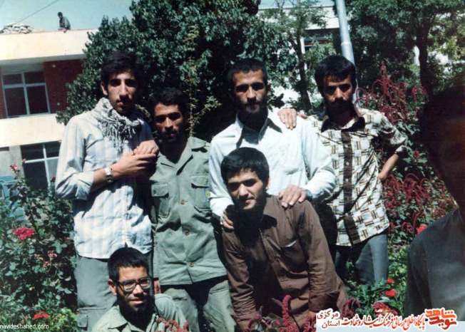 از چپ: ایستاده: مهدی احمدی - عباس سمیعی - حسین صالحی - محمد رسولی نشسته : هاشمی - مرتضی کاظمی