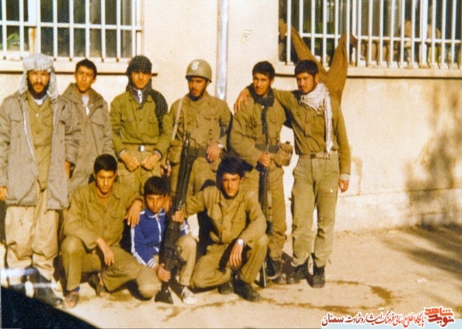 نفر اول ایستاده از راست شهید سیدرضا ترابی