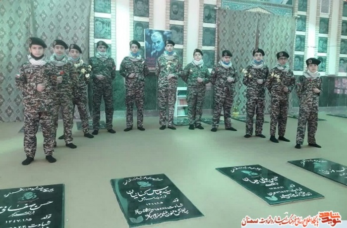 تجدید میثاق نوجوانان بسیجی شهرستان مهدیشهر با شهدا در سالروز شهادت شهید حاج قاسم سلیمانی