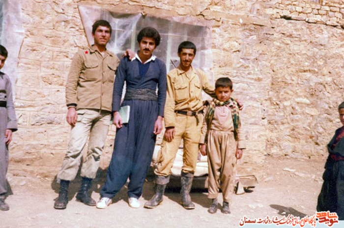 نفر اول از چپ شهید محمدعلی خواجه‌زاده