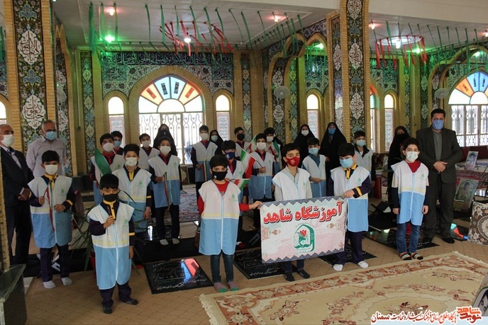 مراسم تجدید میثاق دانش‌آموزان مدرسه شاهد شهرستان گرمسار با آرمان‌های والای شهدا- ۲۲ بهمن‌ ۹۹ 