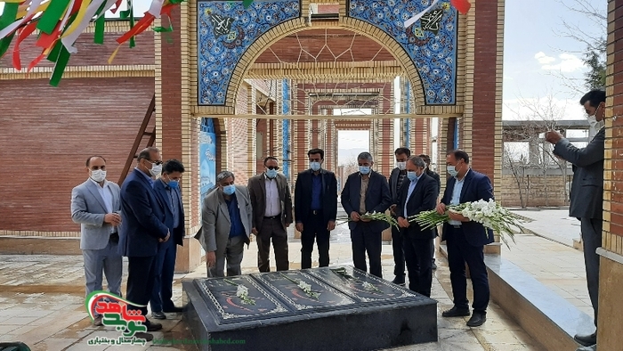گلباران قبور شهدای بمباران هوایی شهرکرد