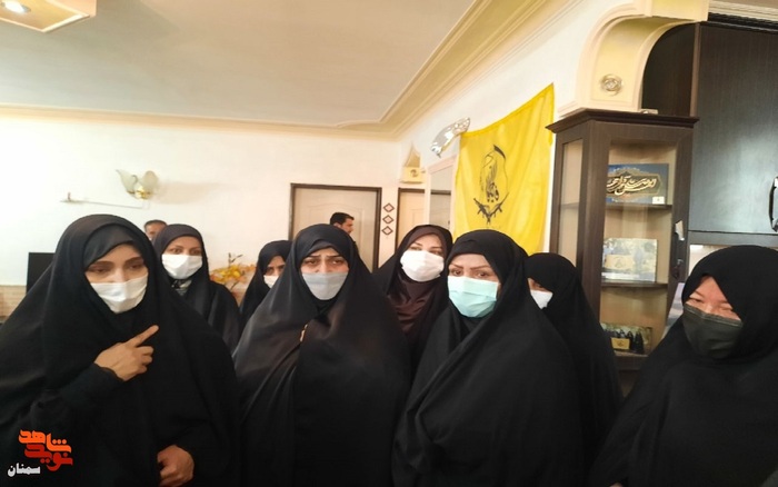 دیدار دکتر نرجس سلیمانی با خانواده معزز شهید والامقام مدافع حرم هادی محمدی - دوم خرداد ماه ۱۴۰۱ شهرستان مهدیشهر