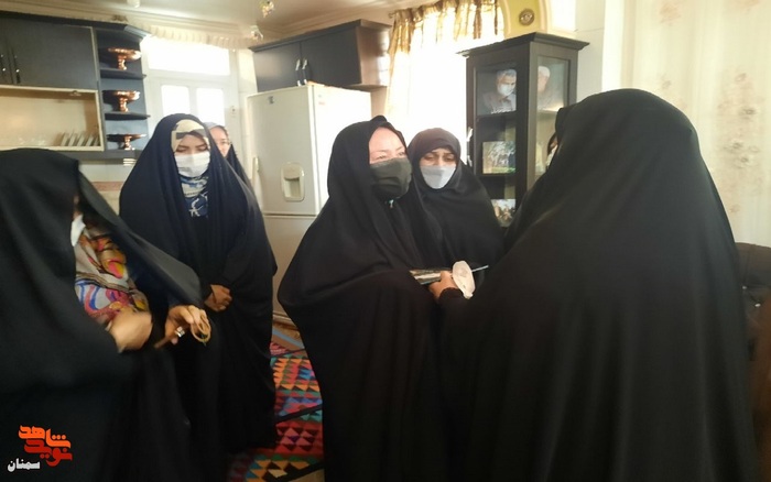 دیدار دکتر نرجس سلیمانی با خانواده معزز شهید والامقام مدافع حرم  هادی محمدی - دوم خرداد ماه ۱۴۰۱ شهرستان مهدیشهر