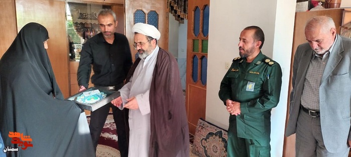 دیدار مسئولان دامغانی با خانواده معزز شهید والامقام عبدالرضا غریبنژاد - بیست و پنجم خردادماه ۱۴۰۱ روستای دیباج دامغان