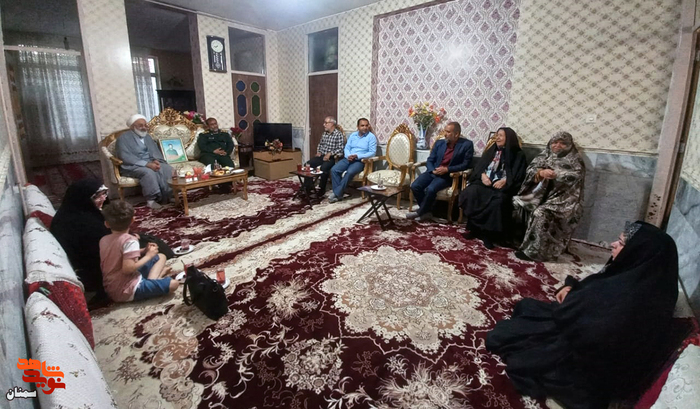 دیدار مسئولان آرادان با مادر گرامی شهید والامقام سیدابراهیم دهقانی- بیست و ششم تیرماه ۱۴۰۱ شهر کهن‌آباد آرادان