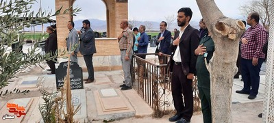 زیارت دوره‌ای گلزارهای شهدا به مناسبت روز بزرگداشت شهید- گلزار شهدای روستای رکن‌آباد شهرستان سمنان
