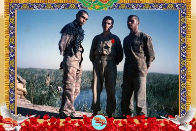 نفر وسط شهید محمدمهدی خادمیان