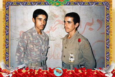 نفر سمت راست شهید محمدمهدی خادمیان